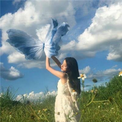街头直击：当红小花深夜密会神秘女子，深夜最新进展
